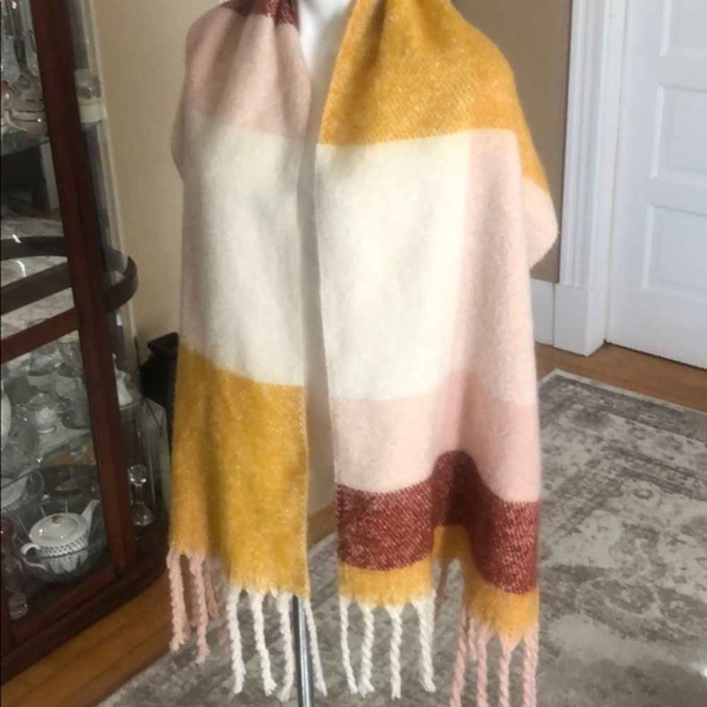 Crown Vintage New Scarf - Picture 5 of 11
